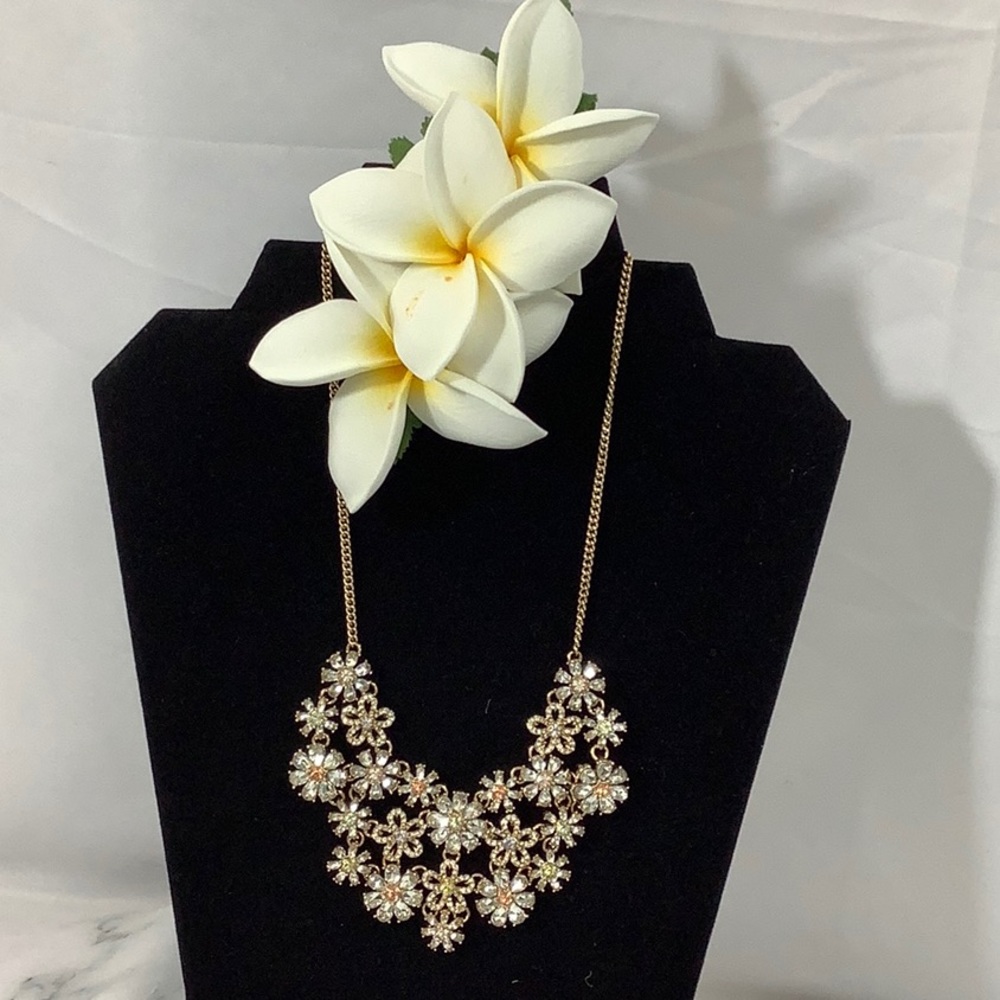 NWOT-  Women’s INC Gold-Tone Crystal Flower Statement Necklace